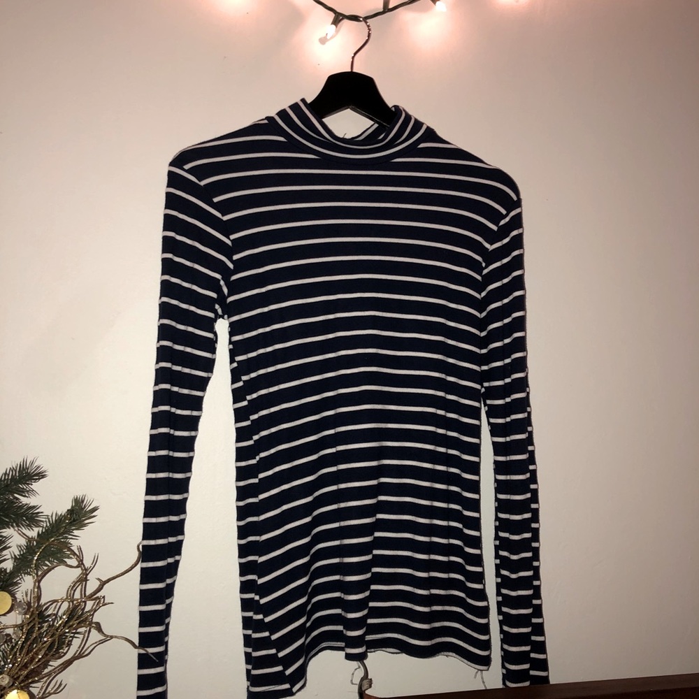 Navy white stripped longsleeve turtleneck